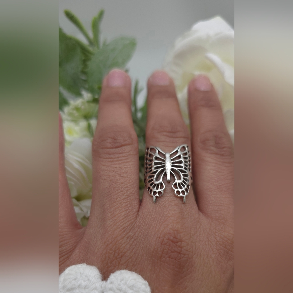 🥰 REAGAN BUTTERFLY RING - Picture 4 of 8